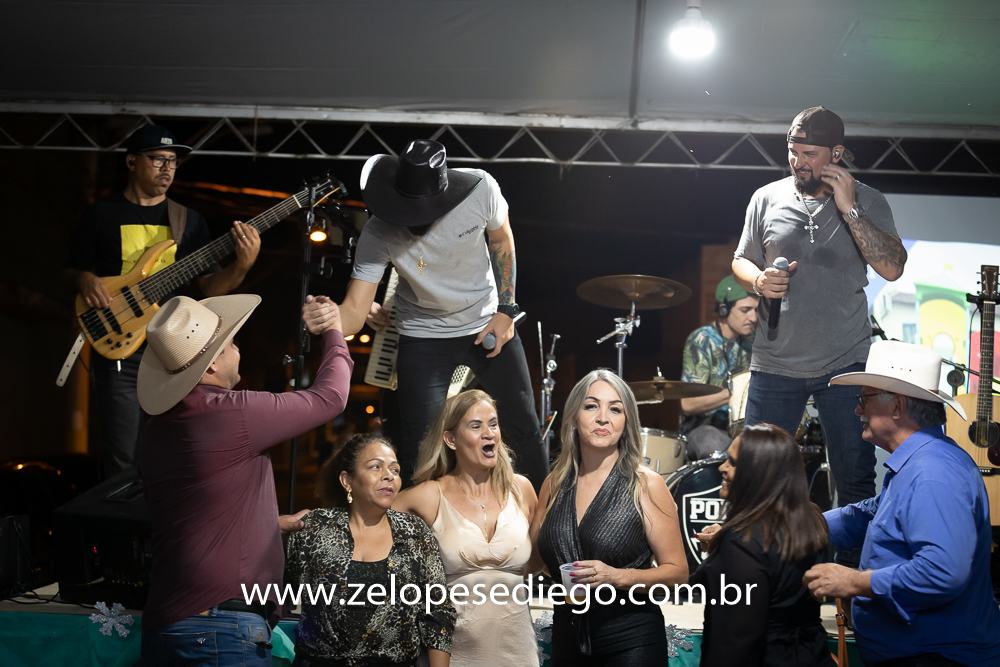 show-com-ze-lopes-e-diego-e-banda-em-barrinha