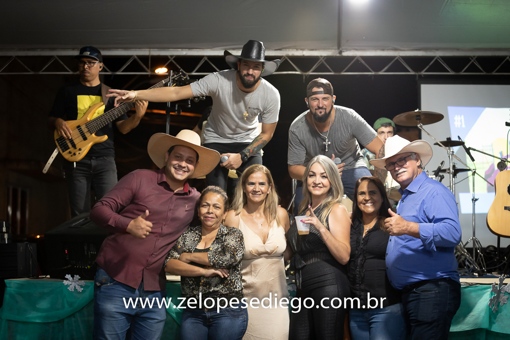 show-com-ze-lopes-e-diego-e-banda-em-barrinha