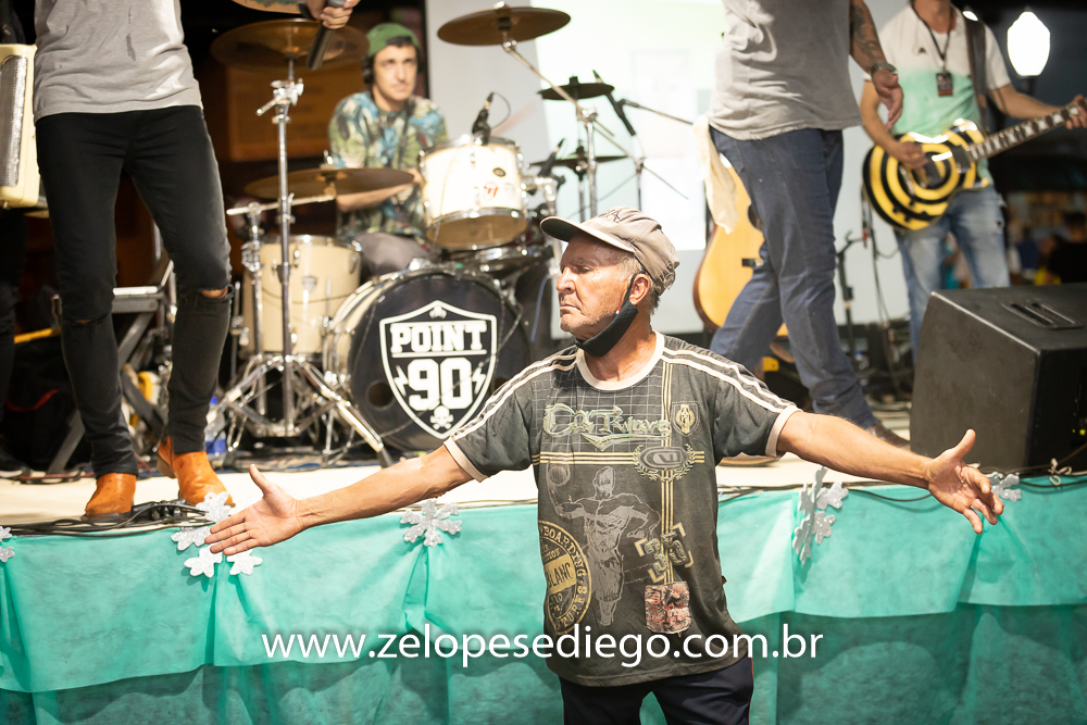 show-com-ze-lopes-e-diego-e-banda-em-barrinha