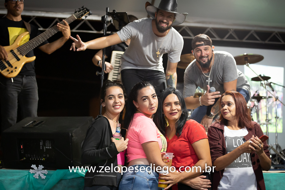 show-com-ze-lopes-e-diego-e-banda-em-barrinha
