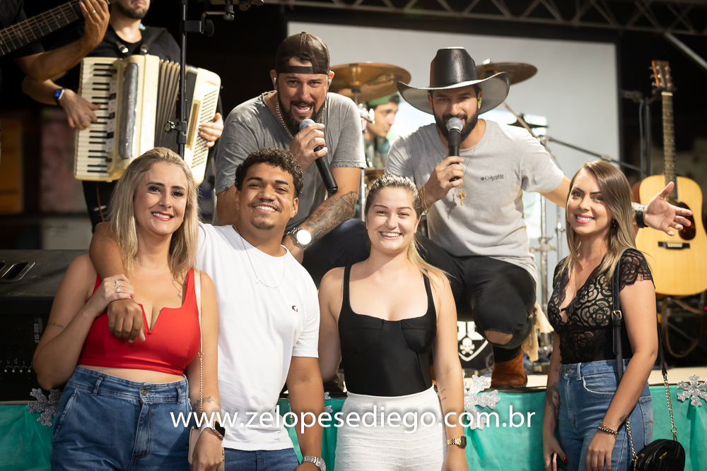 show-com-ze-lopes-e-diego-e-banda-em-barrinha