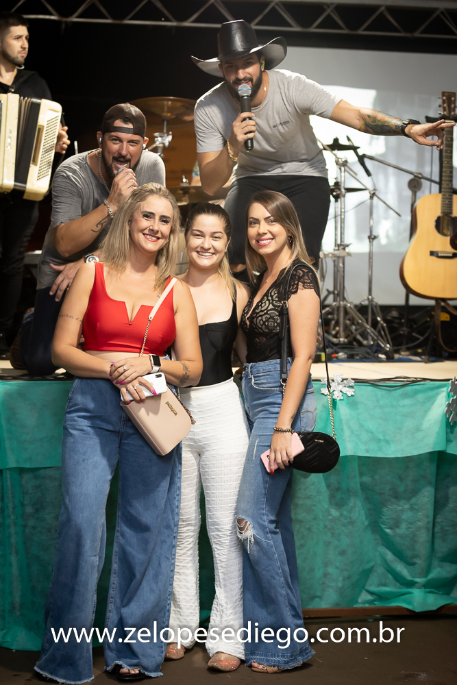 show-com-ze-lopes-e-diego-e-banda-em-barrinha