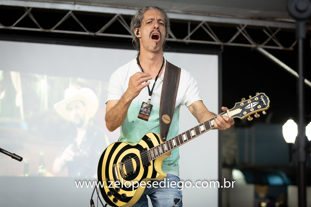 show-com-ze-lopes-e-diego-e-banda-em-barrinha
