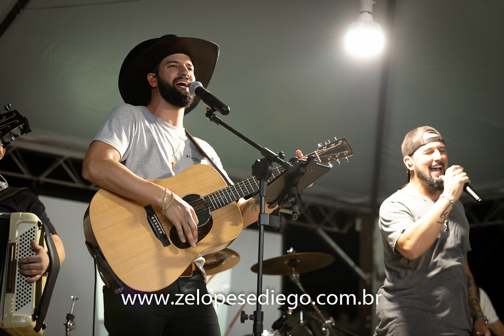 show-com-ze-lopes-e-diego-e-banda-em-barrinha
