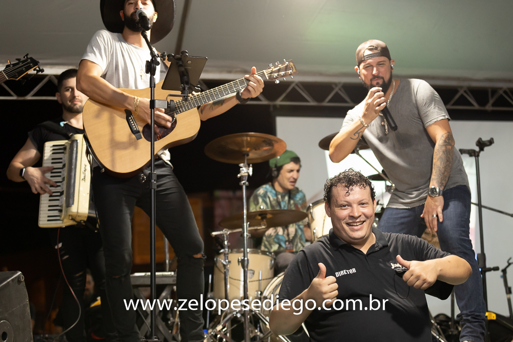 show-com-ze-lopes-e-diego-e-banda-em-barrinha