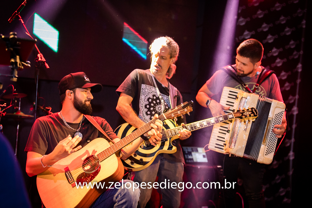 show-com-ze-lopes-e-diego-e-banda-no-bar-canacaiana-em-sertaozinho-sao-paulo