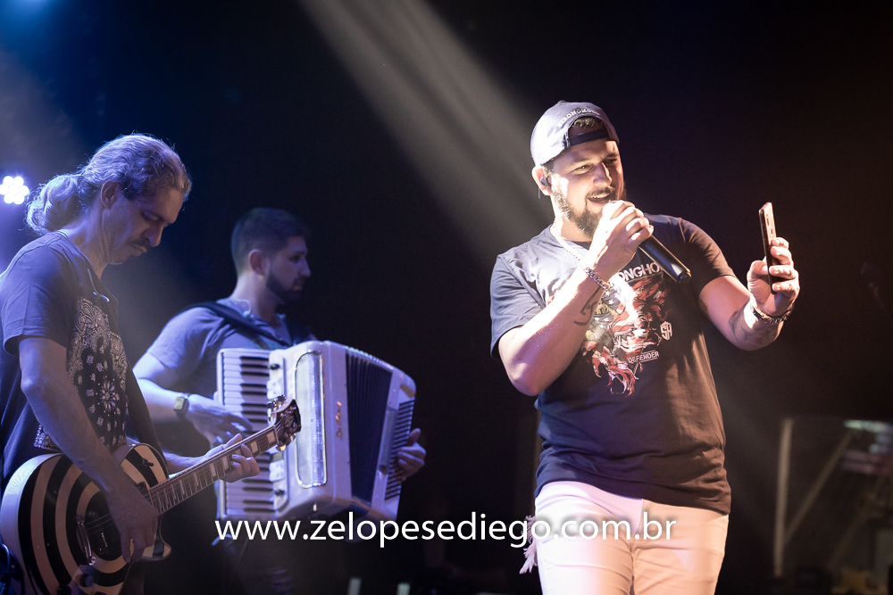 show-com-ze-lopes-e-diego-e-banda-no-bar-canacaiana-em-sertaozinho-sao-paulo