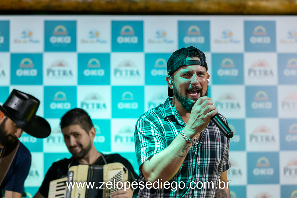 show-com-ze-lopes-e-diego-na-inauguracao-do-oka-sport-bar-em-sertaozinho-sao-paulo