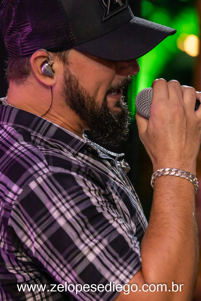 show-com-ze-lopes-e-diego-na-inauguracao-do-oka-sport-bar-em-sertaozinho-sao-paulo