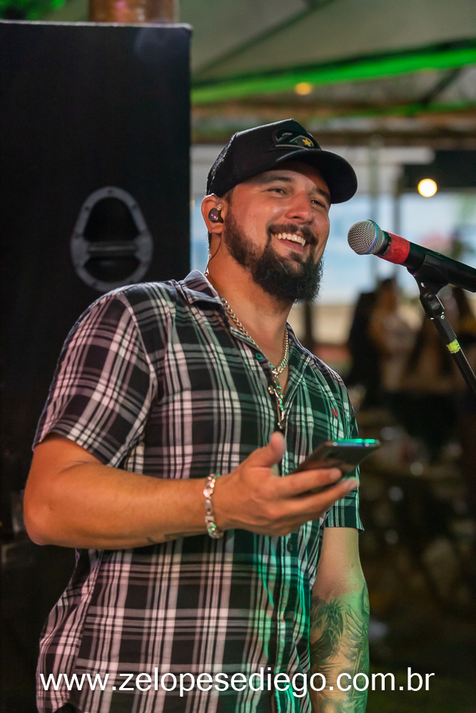 show-com-ze-lopes-e-diego-na-inauguracao-do-oka-sport-bar-em-sertaozinho-sao-paulo