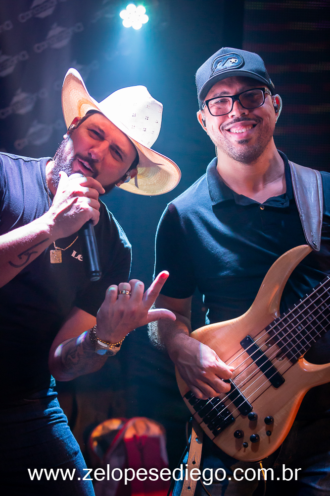 show-com-ze-lopes-e-diego-no-bar-canacaiana-em-sertaozinho-sao-paulo