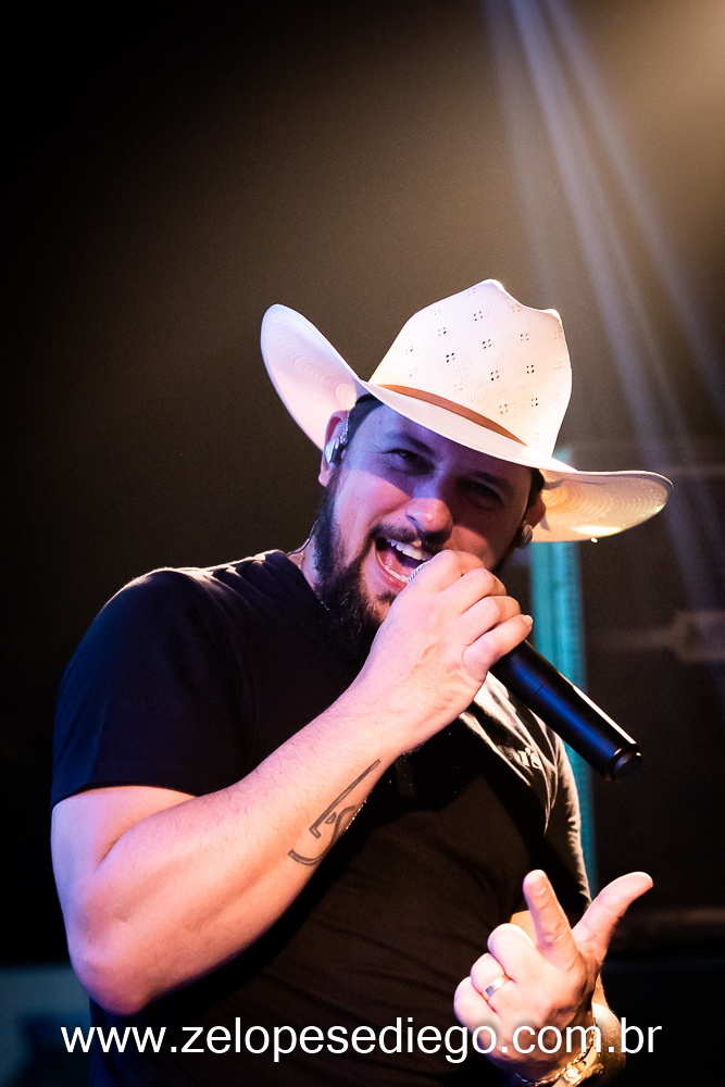 show-com-ze-lopes-e-diego-no-bar-canacaiana-em-sertaozinho-sao-paulo