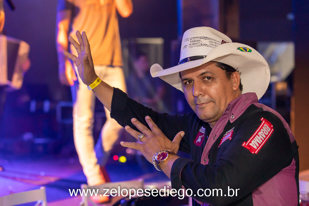 show-com-ze-lopes-e-diego-no-bar-canacaiana-em-sertaozinho-sao-paulo