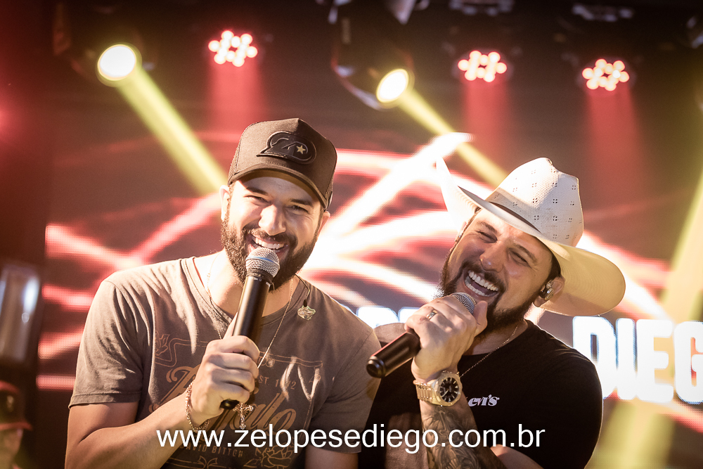 show-com-ze-lopes-e-diego-no-bar-canacaiana-em-sertaozinho-sao-paulo