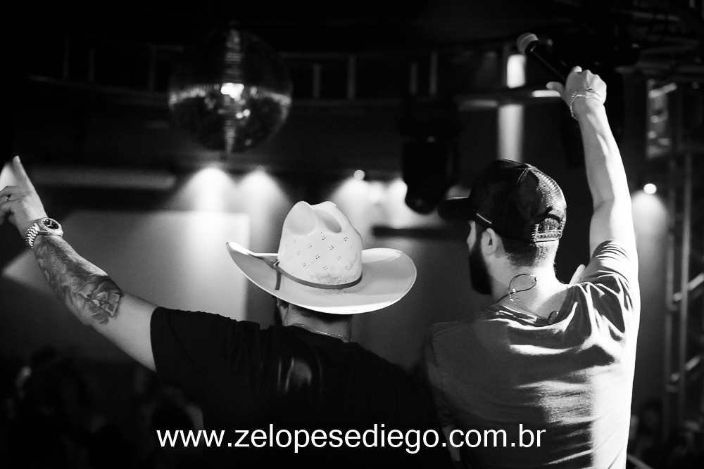 show-com-ze-lopes-e-diego-no-bar-canacaiana-em-sertaozinho-sao-paulo