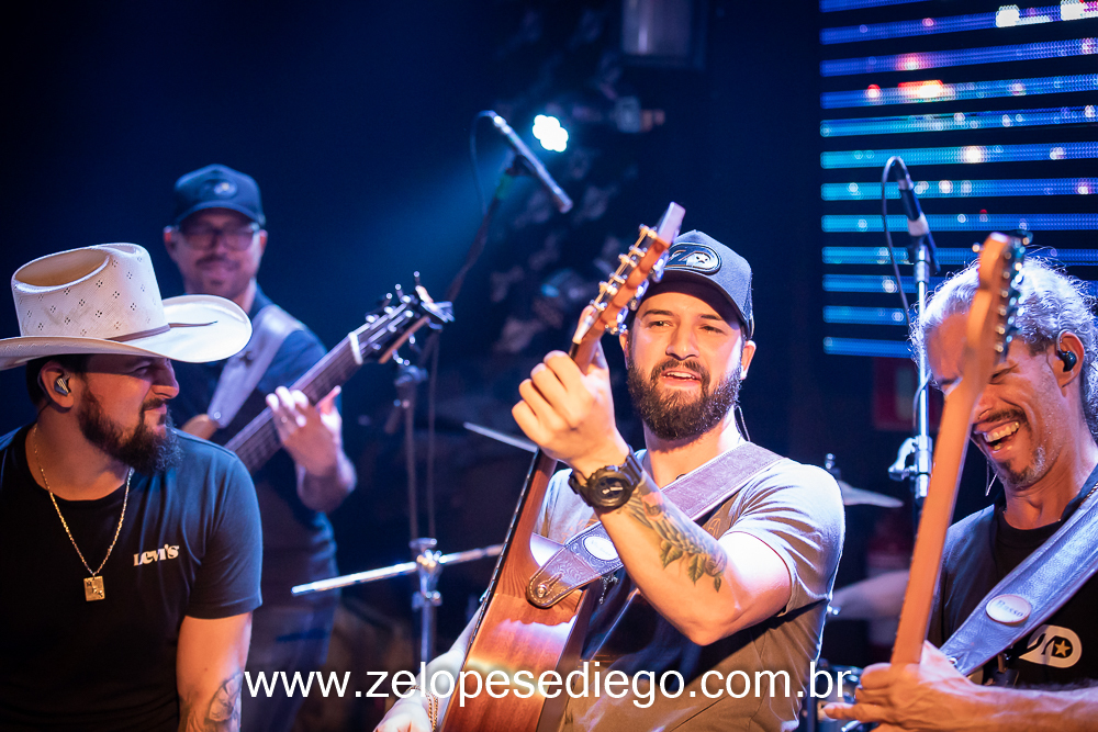 show-com-ze-lopes-e-diego-no-bar-canacaiana-em-sertaozinho-sao-paulo