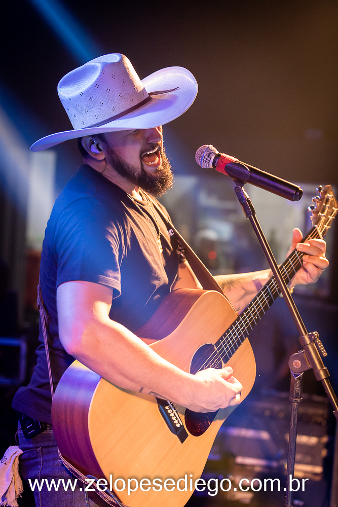 show-com-ze-lopes-e-diego-no-bar-canacaiana-em-sertaozinho-sao-paulo