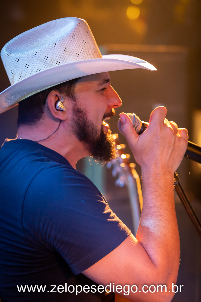 show-com-ze-lopes-e-diego-no-bar-canacaiana-em-sertaozinho-sao-paulo