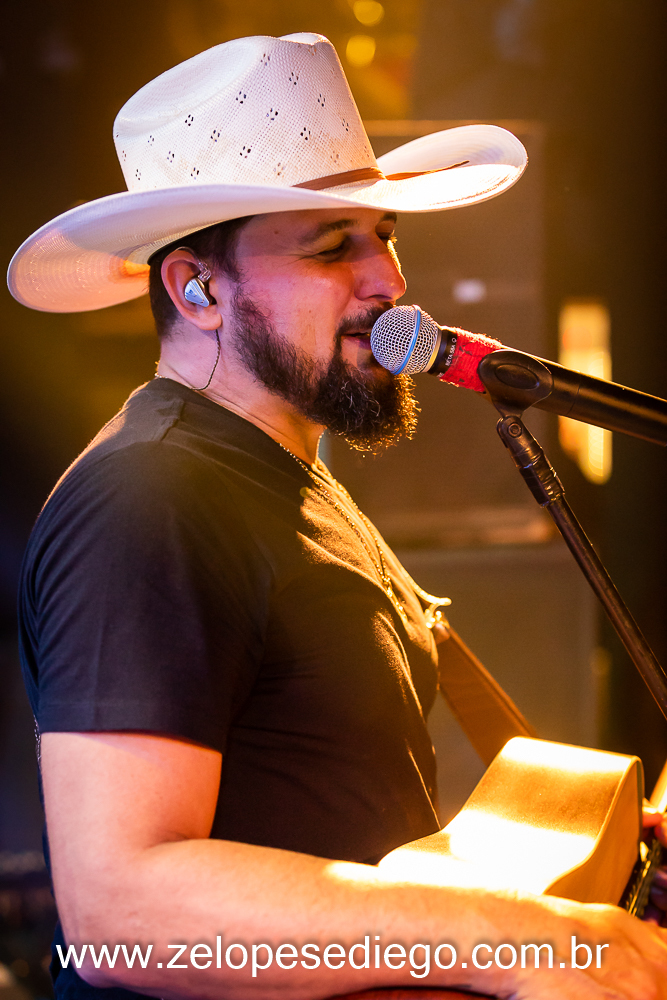 show-com-ze-lopes-e-diego-no-bar-canacaiana-em-sertaozinho-sao-paulo