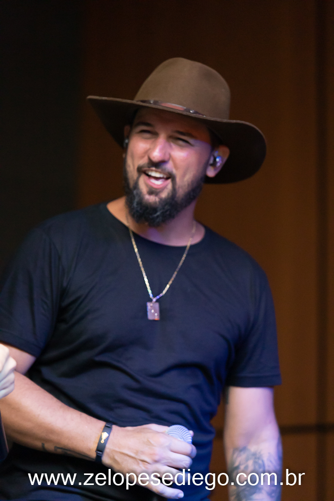 show-com-ze-lopes-e-diego-e-banda-no-boteco-tukas-em-sertaozinho-sao-paulo-brasil