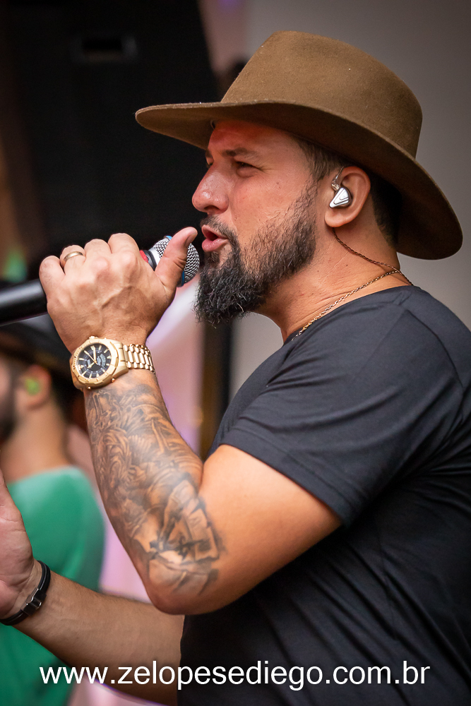 show-com-ze-lopes-e-diego-e-banda-no-boteco-tukas-em-sertaozinho-sao-paulo-brasil