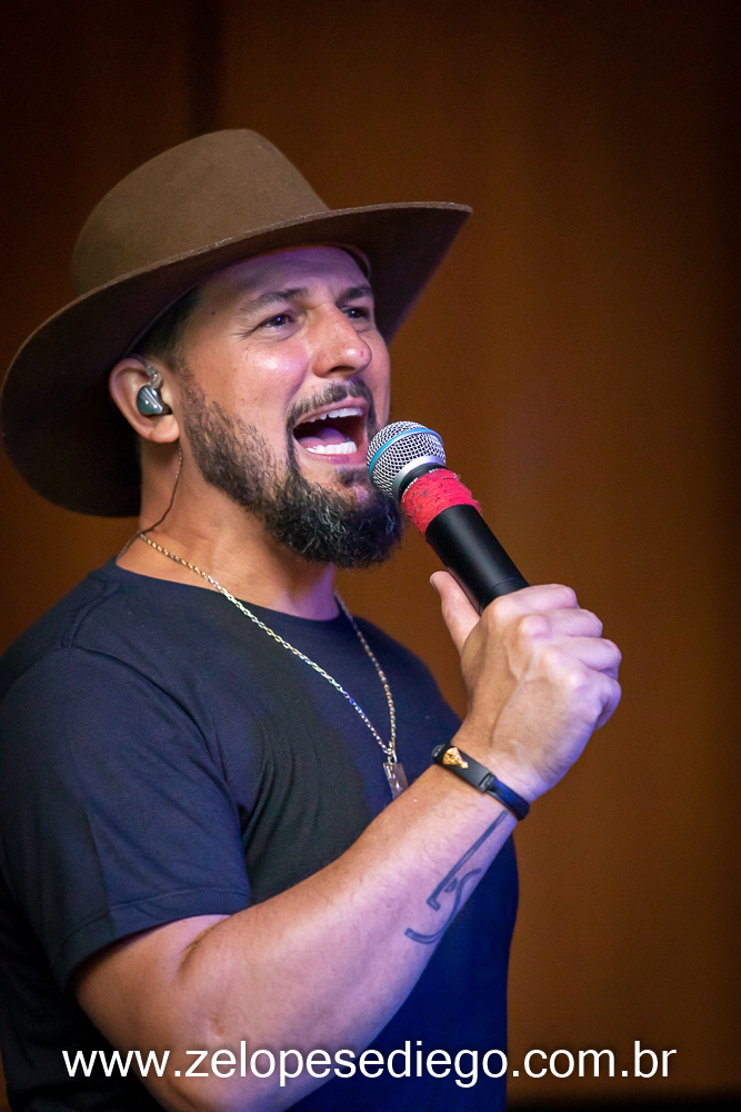 show-com-ze-lopes-e-diego-e-banda-no-boteco-tukas-em-sertaozinho-sao-paulo-brasil