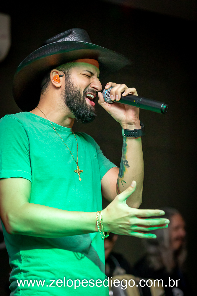 show-com-ze-lopes-e-diego-e-banda-no-boteco-tukas-em-sertaozinho-sao-paulo-brasil