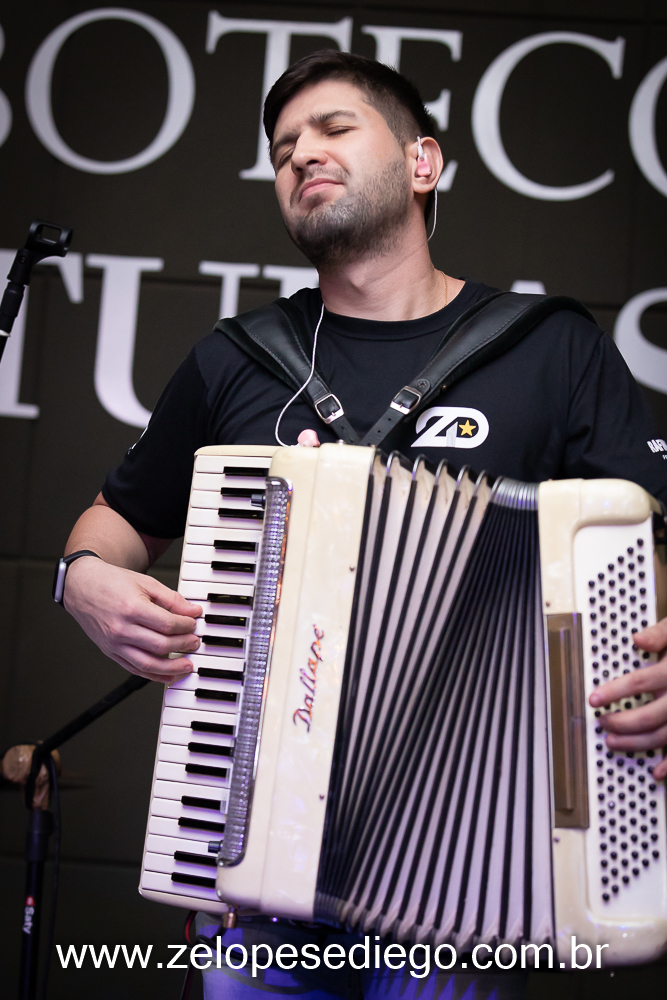 show-com-ze-lopes-e-diego-no-boteco-tukas-vespera-de-feriado-em-sertaozinho-sao-paulo