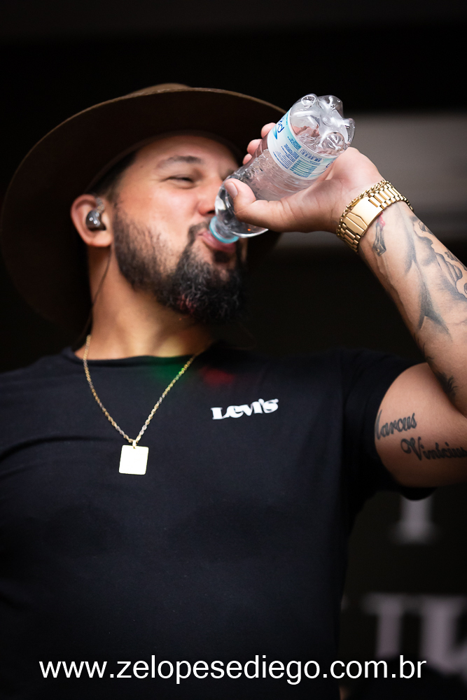 show-com-ze-lopes-e-diego-no-boteco-tukas-vespera-de-feriado-em-sertaozinho-sao-paulo