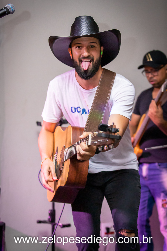 show-com-ze-lopes-e-diego-no-boteco-tukas-vespera-de-feriado-em-sertaozinho-sao-paulo