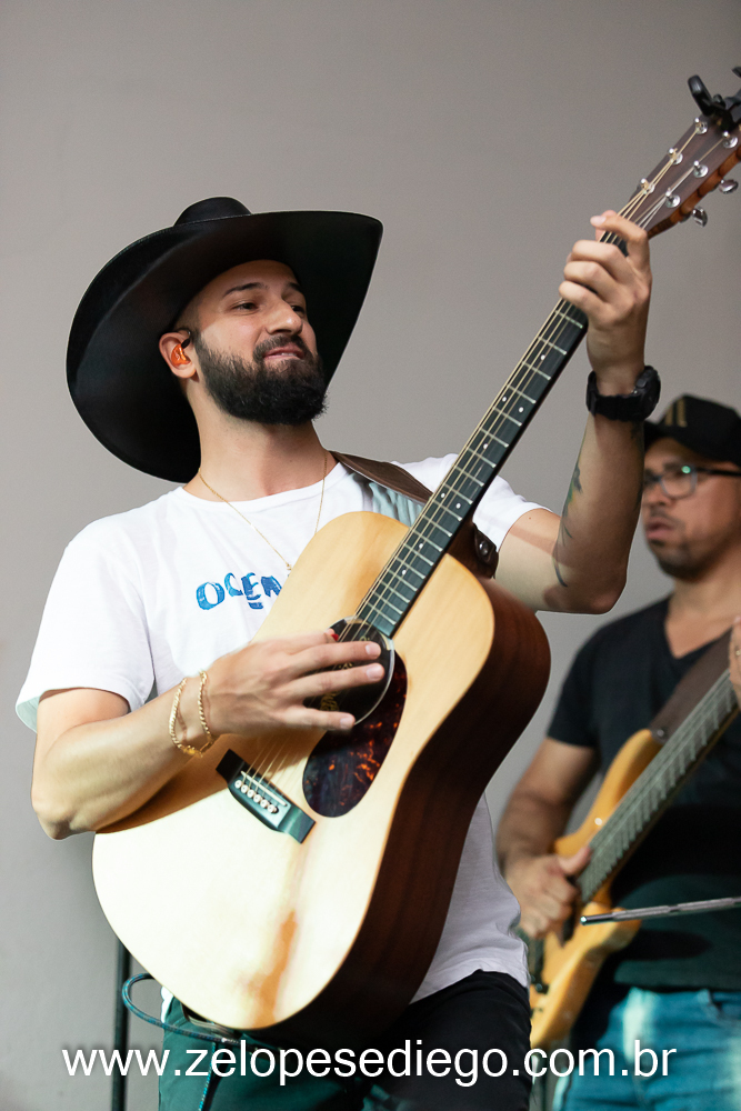 show-com-ze-lopes-e-diego-no-boteco-tukas-vespera-de-feriado-em-sertaozinho-sao-paulo