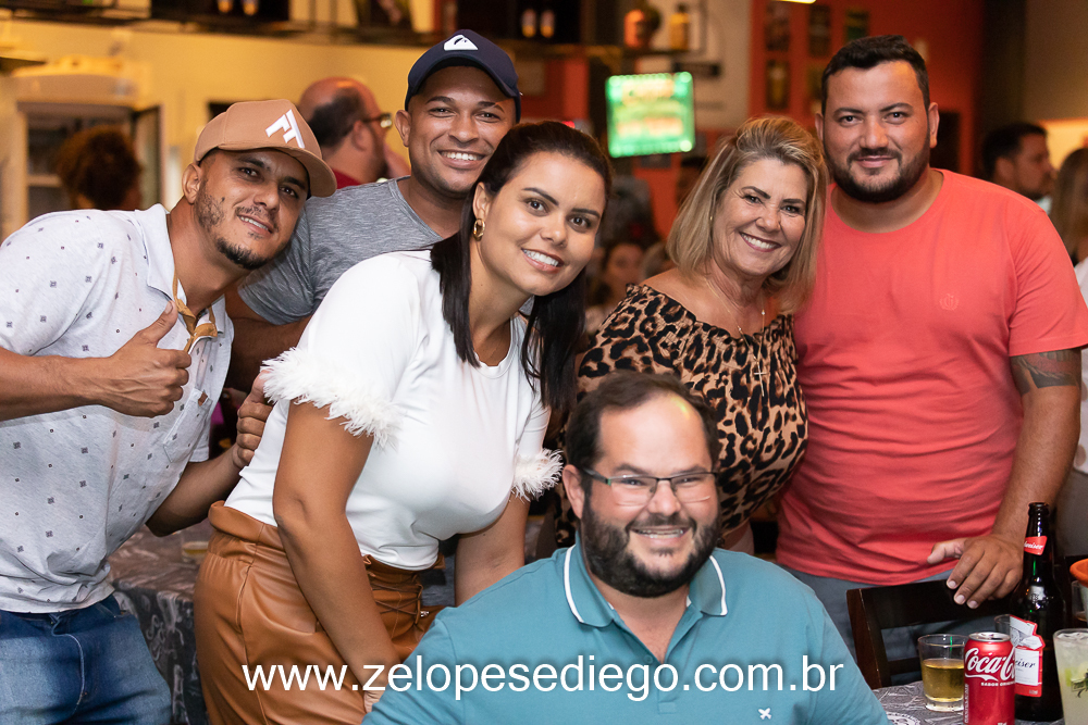 show-com-ze-lopes-e-diego-no-boteco-tukas-vespera-de-feriado-em-sertaozinho-sao-paulo