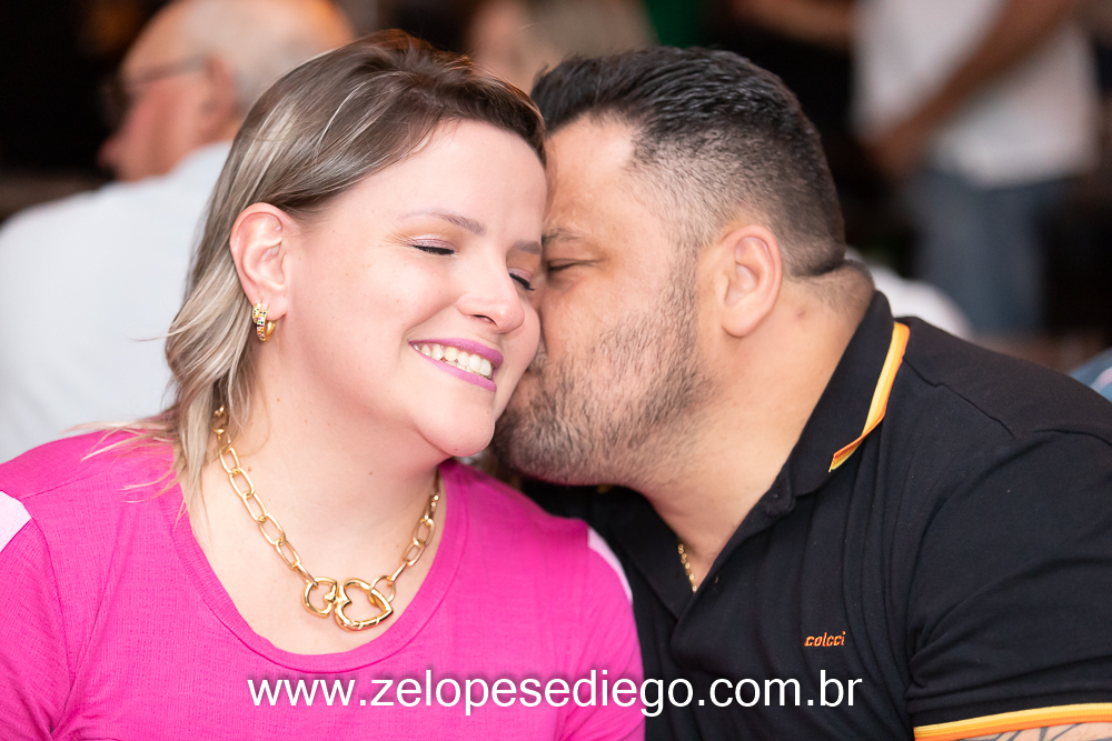 show-com-ze-lopes-e-diego-no-boteco-tukas-vespera-de-feriado-em-sertaozinho-sao-paulo