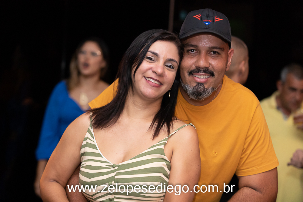 show-com-ze-lopes-e-diego-no-boteco-tukas-vespera-de-feriado-em-sertaozinho-sao-paulo