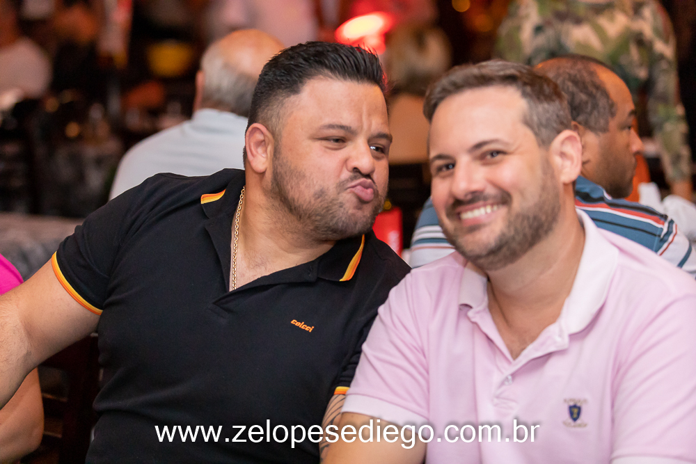 show-com-ze-lopes-e-diego-no-boteco-tukas-vespera-de-feriado-em-sertaozinho-sao-paulo