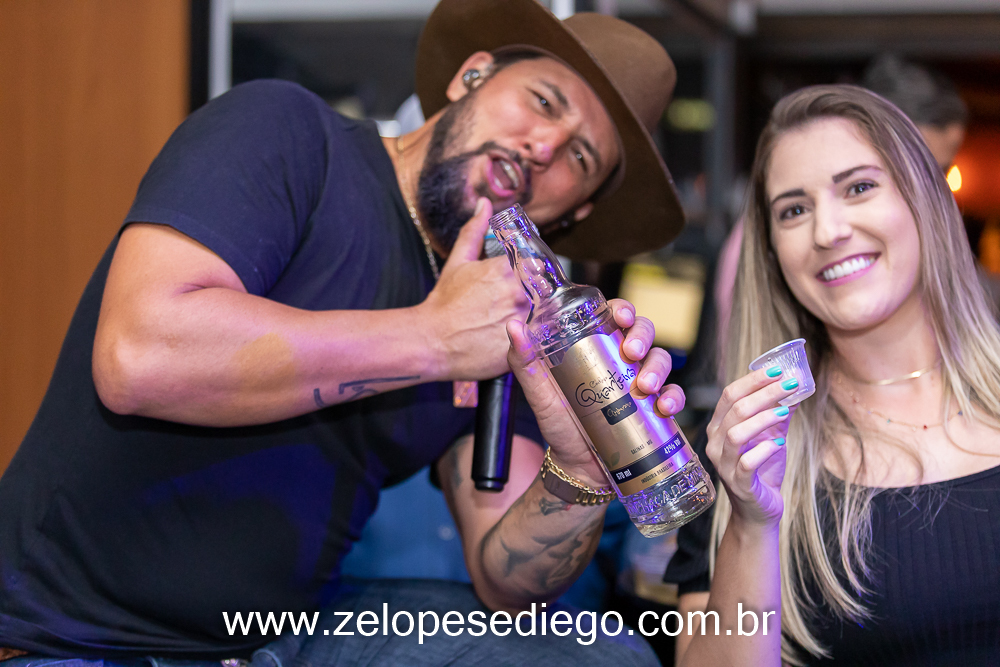 show-com-ze-lopes-e-diego-no-boteco-tukas-vespera-de-feriado-em-sertaozinho-sao-paulo