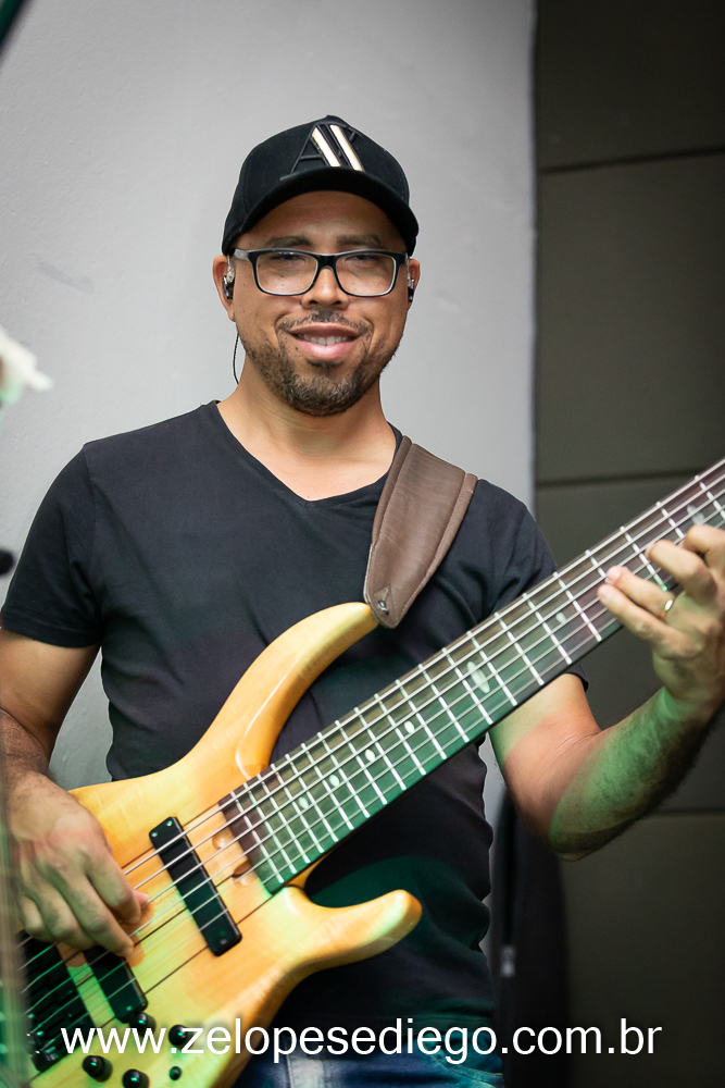 show-com-ze-lopes-e-diego-no-boteco-tukas-vespera-de-feriado-em-sertaozinho-sao-paulo