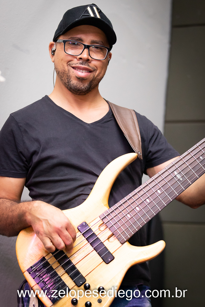 show-com-ze-lopes-e-diego-no-boteco-tukas-vespera-de-feriado-em-sertaozinho-sao-paulo