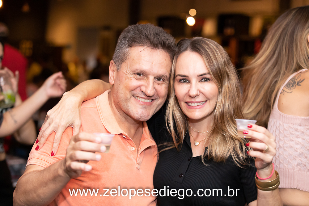 show-com-ze-lopes-e-diego-no-boteco-tukas-vespera-de-feriado-em-sertaozinho-sao-paulo