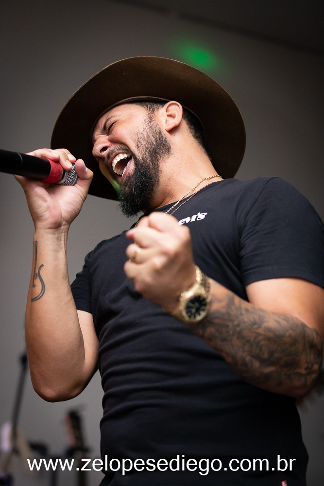 show-com-ze-lopes-e-diego-no-boteco-tukas-vespera-de-feriado-em-sertaozinho-sao-paulo