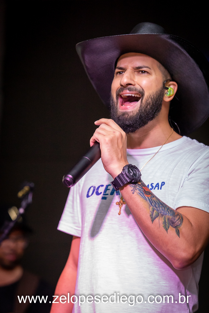 show-com-ze-lopes-e-diego-no-boteco-tukas-vespera-de-feriado-em-sertaozinho-sao-paulo