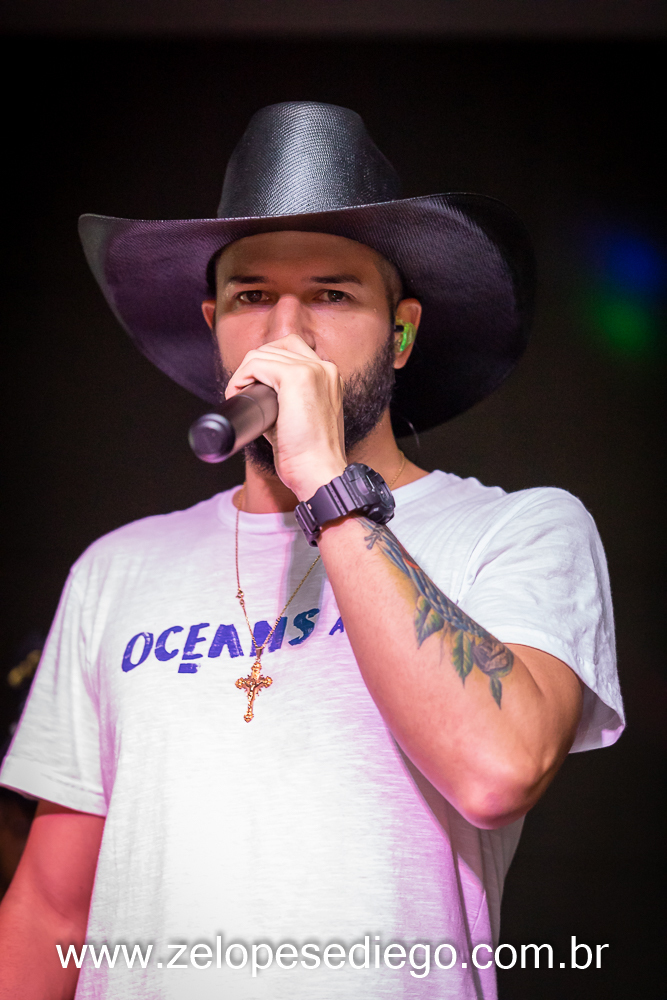 show-com-ze-lopes-e-diego-no-boteco-tukas-vespera-de-feriado-em-sertaozinho-sao-paulo