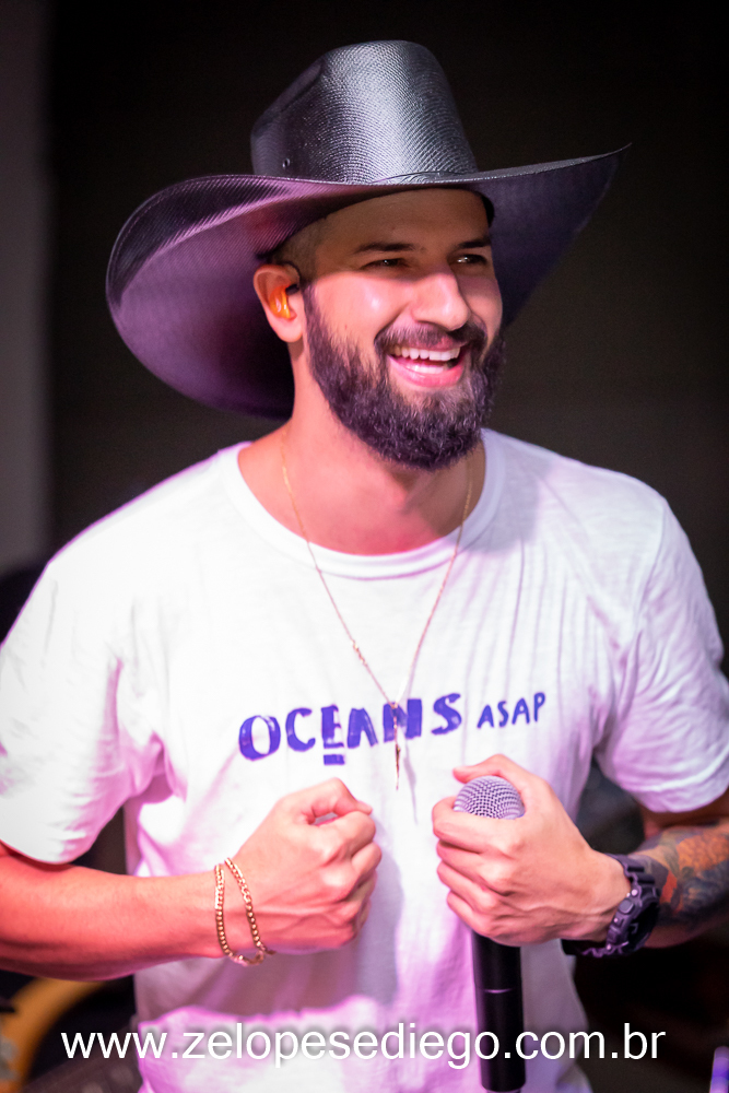 show-com-ze-lopes-e-diego-no-boteco-tukas-vespera-de-feriado-em-sertaozinho-sao-paulo