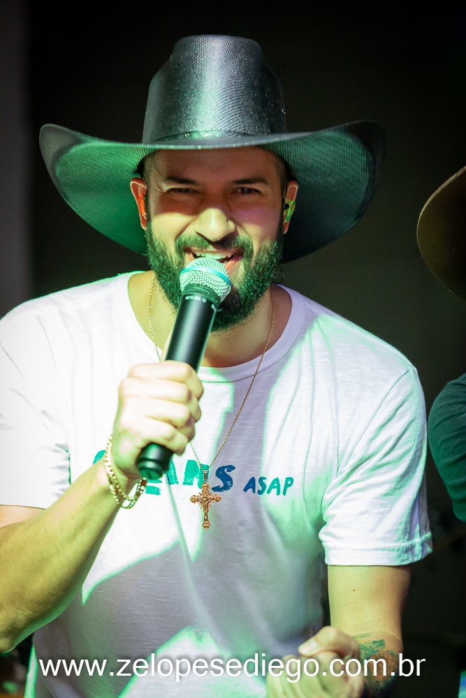 show-com-ze-lopes-e-diego-no-boteco-tukas-vespera-de-feriado-em-sertaozinho-sao-paulo