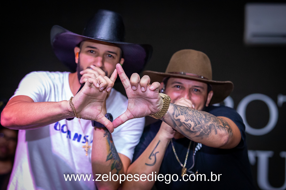 show-com-ze-lopes-e-diego-no-boteco-tukas-vespera-de-feriado-em-sertaozinho-sao-paulo