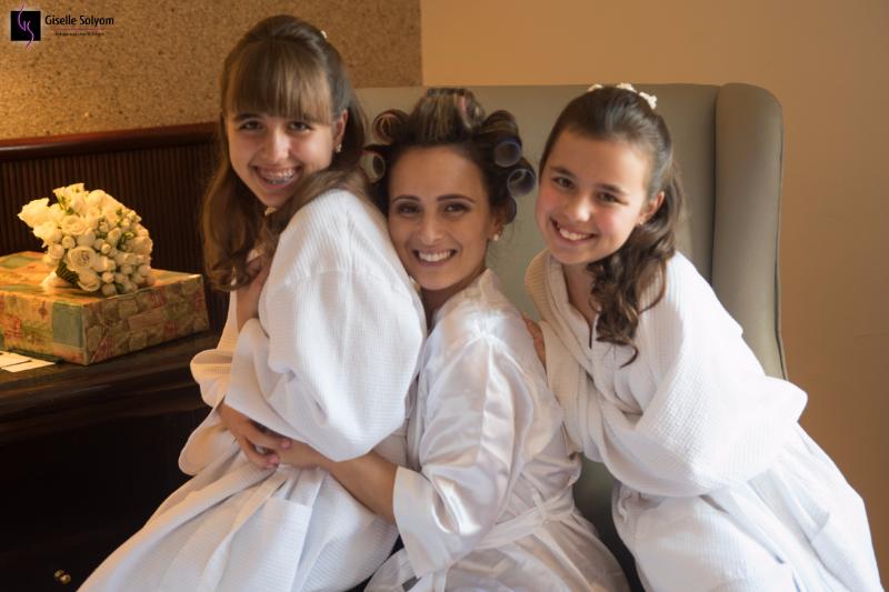 Damas e noiva vestindo Hobby em Hotel Bourbon Curitiba, fotografadas por Giselle Solyom Fotógrafa de Casamento.