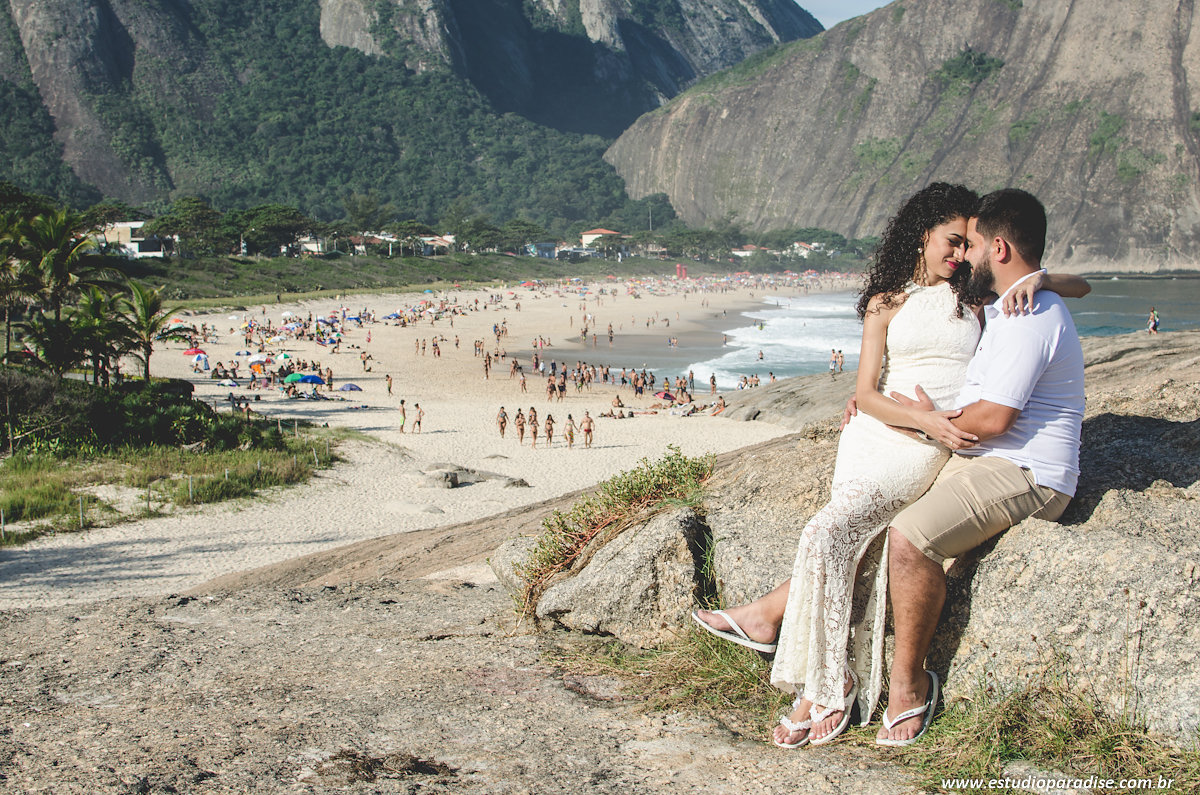 Ensaio de noivos de juiz de fora e-session na praia de itacoatiara