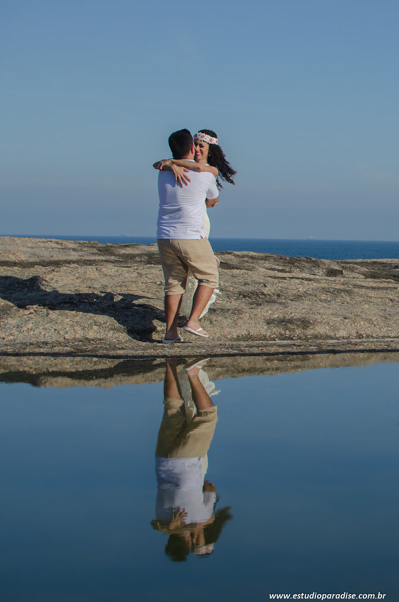Ensaio de noivos na praia de itacoatiara