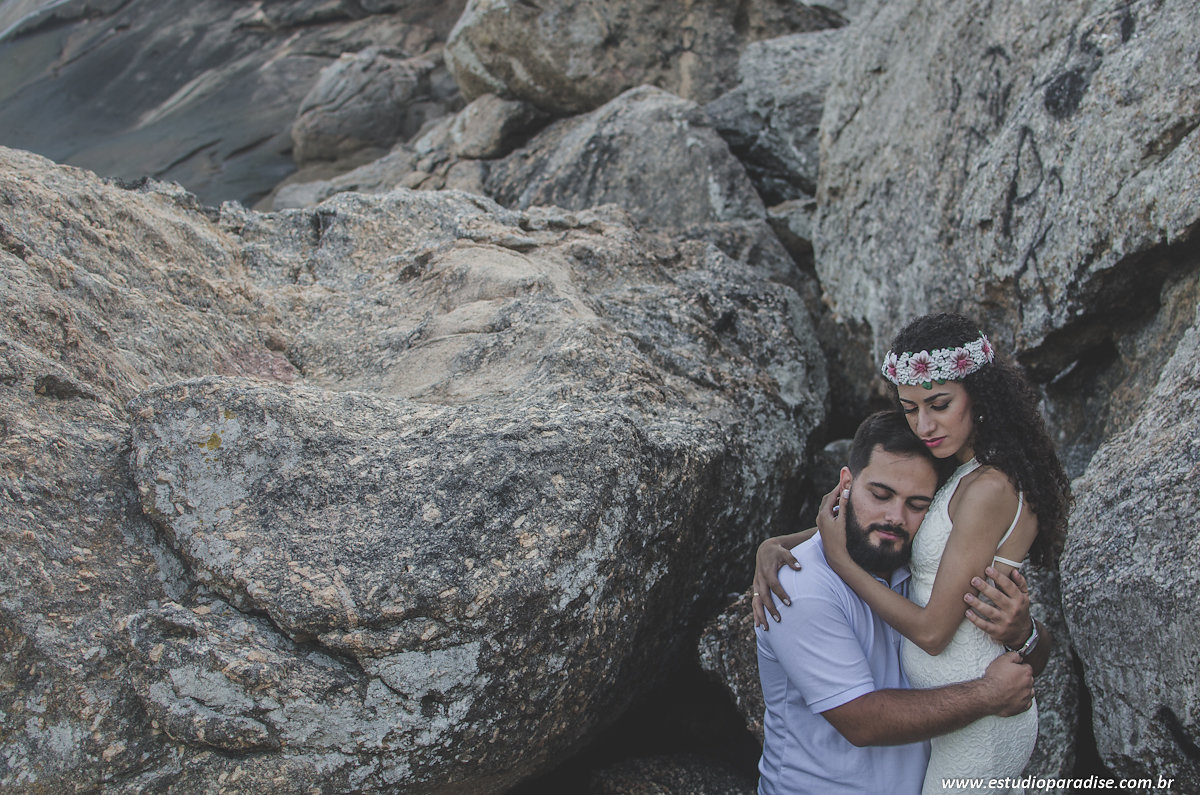 Ensaio de noivos na praia de itacoatiara