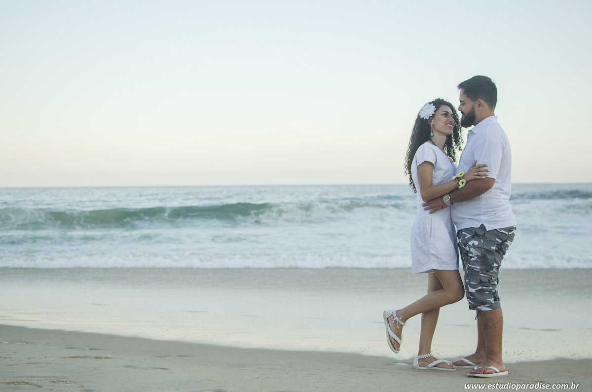 Ensaio de noivos na praia de itacoatiara